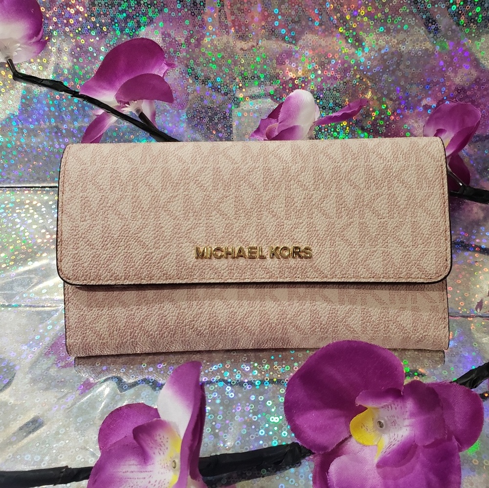 🚫SOLD🚫 Michael Kors Sigbatire Pale Pink Wallet